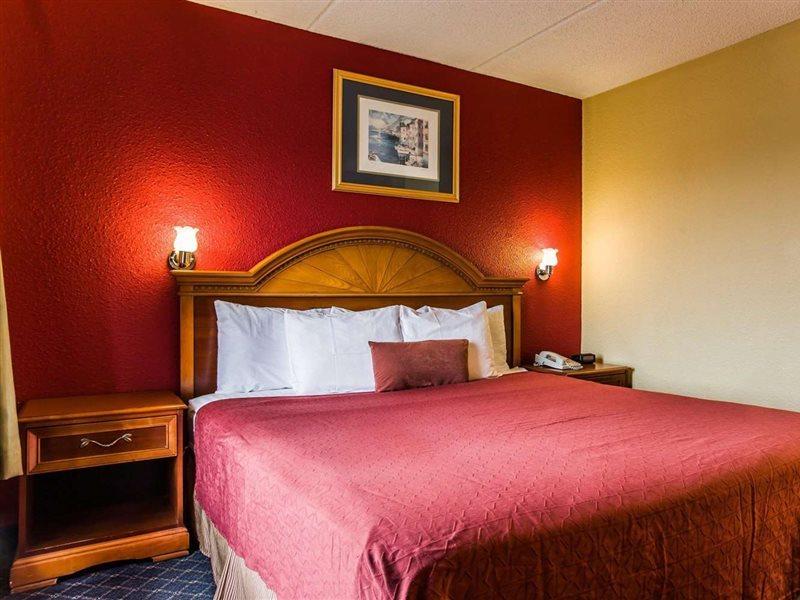 Rodeway Inn Charlotte Downtown Экстерьер фото