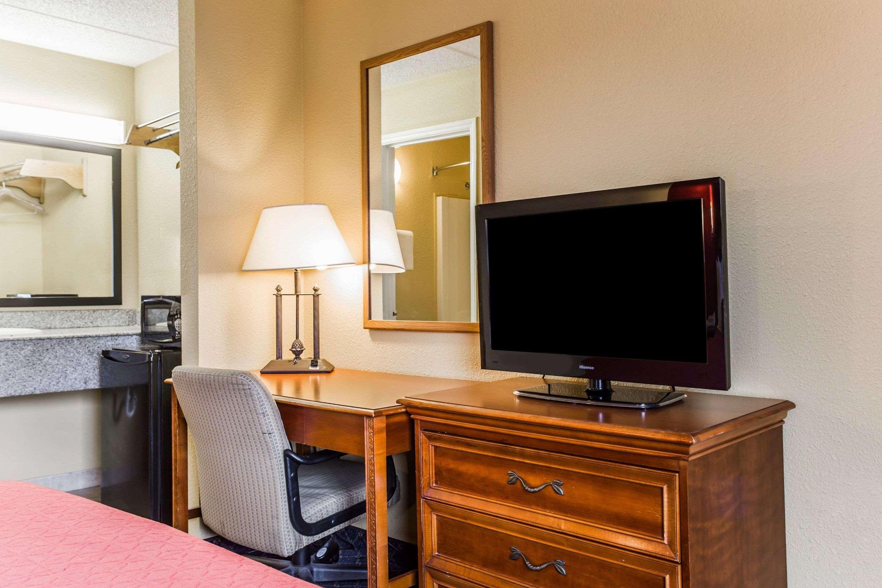 Rodeway Inn Charlotte Downtown Экстерьер фото
