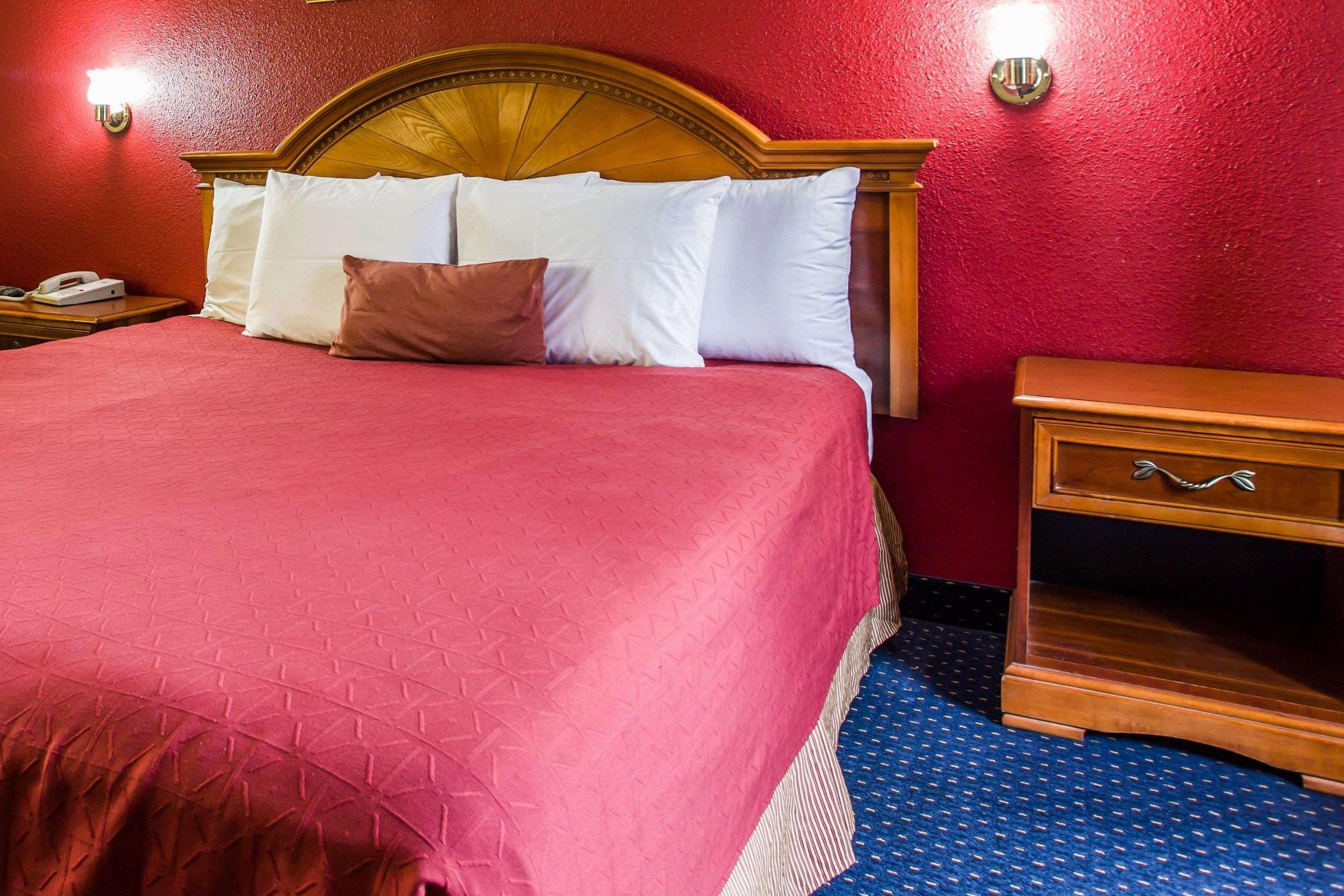 Rodeway Inn Charlotte Downtown Экстерьер фото